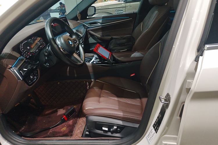 Used BMW 5 Series 2021 Facelifted 530Li xDrive M Sport Package Left Front Seat