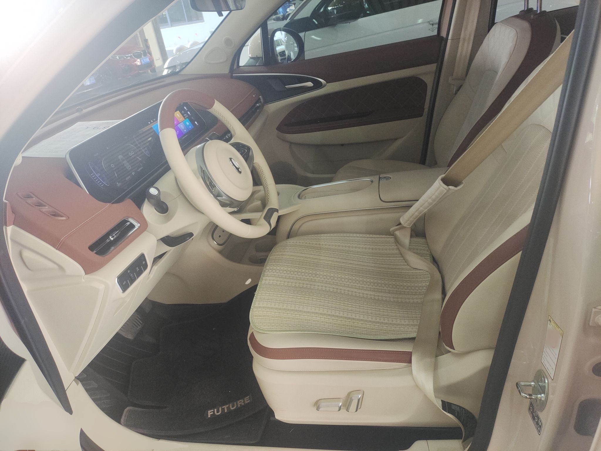 Переднее сиденье в автомобиле