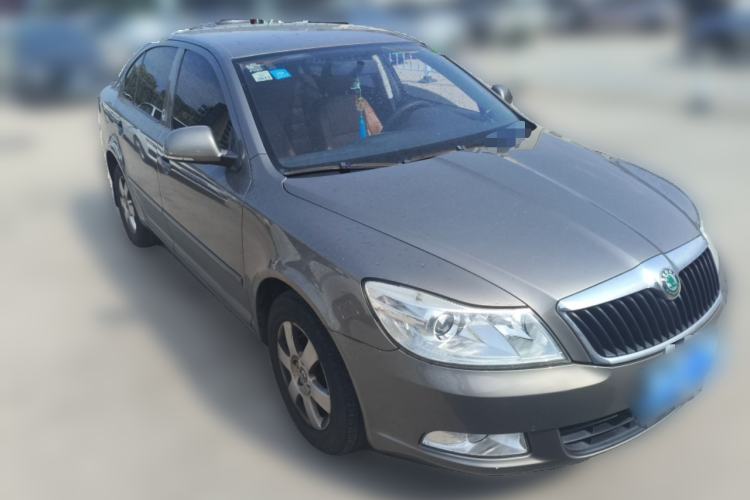 Used Skoda Octavia 2013 1.6L Automatic Yijie Edition Front Right 45 Deg