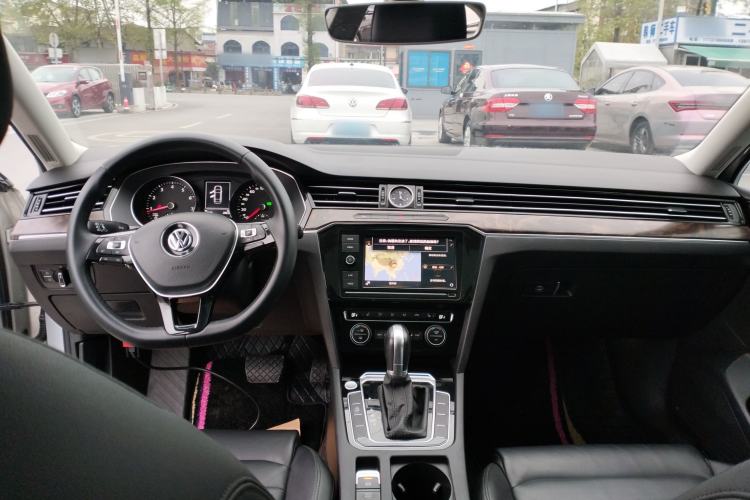 Used Volkswagen Magotan 2019 330TSI DSG Luxury Model China V Standard Center Console