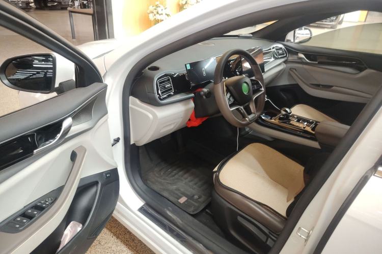 Used BYD Qin PLUS 2024 Honor Edition EV 420KM Leading Model
