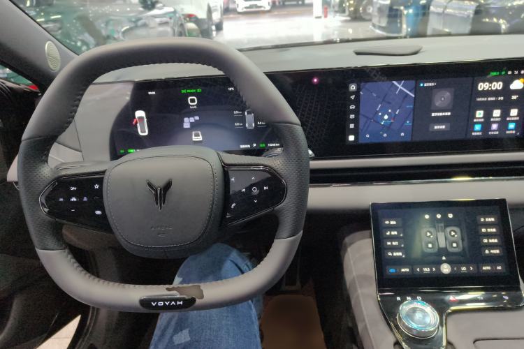Used VOYAH PASSION 2024 PHEV Four-Wheel Drive Ultra-Long Range Flagship Model Center Console