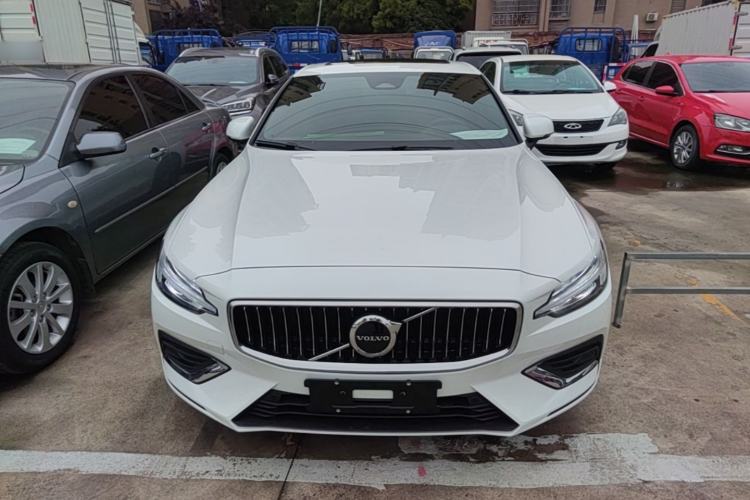 Used Volvo S60 2026 Model B4 Zhiyi Luxury Edition Front