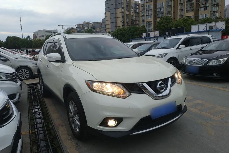 Used Nissan X-Trail 2014 2.5L CVT Luxury Edition 4WD Front Right 45 Deg