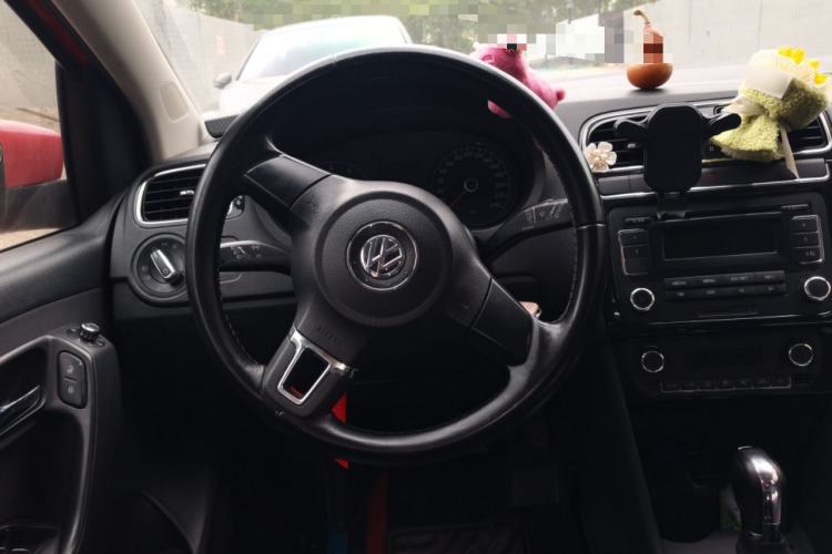 Used Volkswagen Polo 2011 1.6L Automatic ZhiKu Edition Steering Wheel