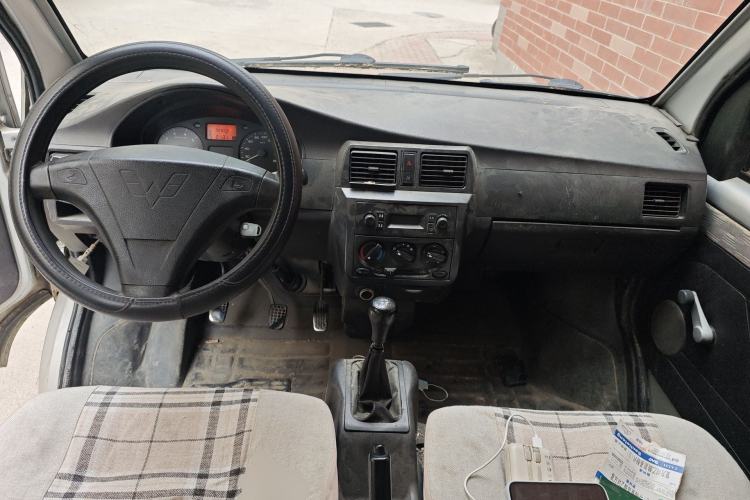 Used Wuling Rongguang 2011 1.2L Base Version Center Console