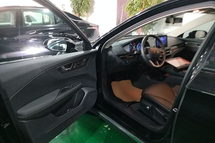 Used Hongqi E-QM5 2022 431 km Charge & Enjoy Edition