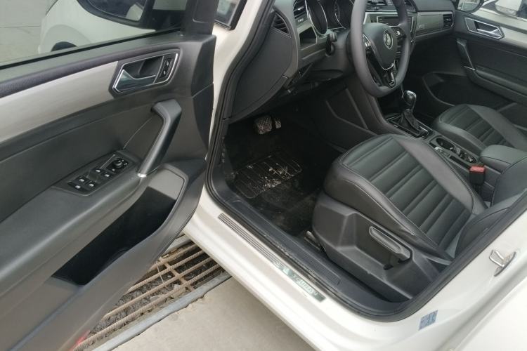 Used Volkswagen Touran 2016 Volkswagen Touran L 280TSI DSG Comfort Edition Driver Seat