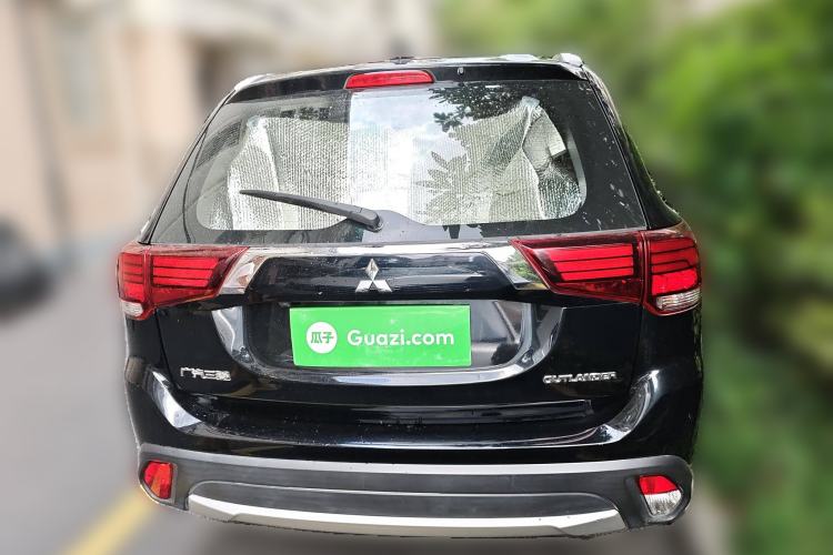 Used Mitsubishi Outlander 2018 2.0L Two-Wheel-Drive Jiale Edition 7-Seater Rear