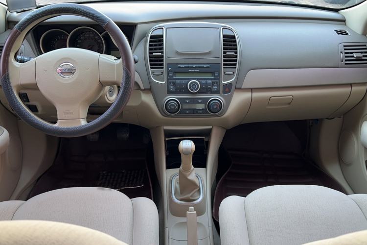 Used Nissan Sylphy 2016 Classic 1.6XE Manual Leading Edition Interior 3