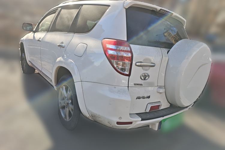 Used Toyota RAV4 2012 Luxurious 2.4L Automatic 4x4 with Stylish Features
