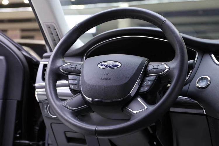 Used Ford Taurus 2019 EcoBoost 245 Premium Edition Interior 2