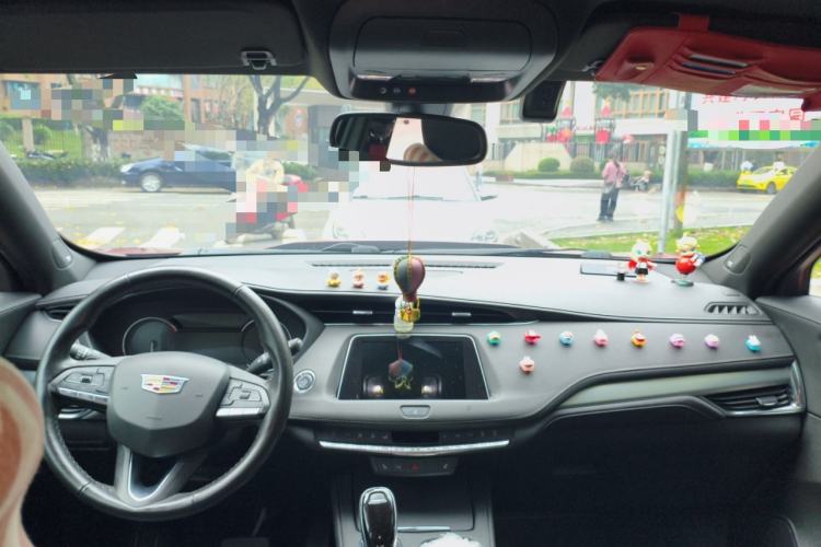 Used Cadillac XT4 2021 28T Two-Wheel Drive Leading Version Center Console