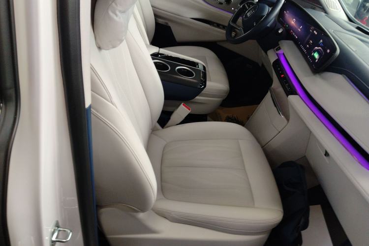 Used Buick GL8 New Energy 2024 Lu Zun Luxury Edition 7-Seater
