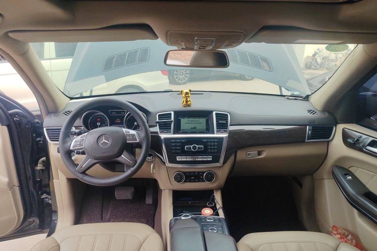 Used Mercedes-Benz GL-Class 2014 GL 350 CDI 4MATIC Center Console