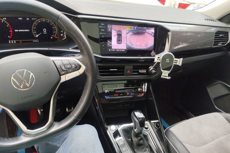 Used Volkswagen Tayron X 2020 330TSI Two-Wheel Drive Luxury Smart Connectivity Version Center Console