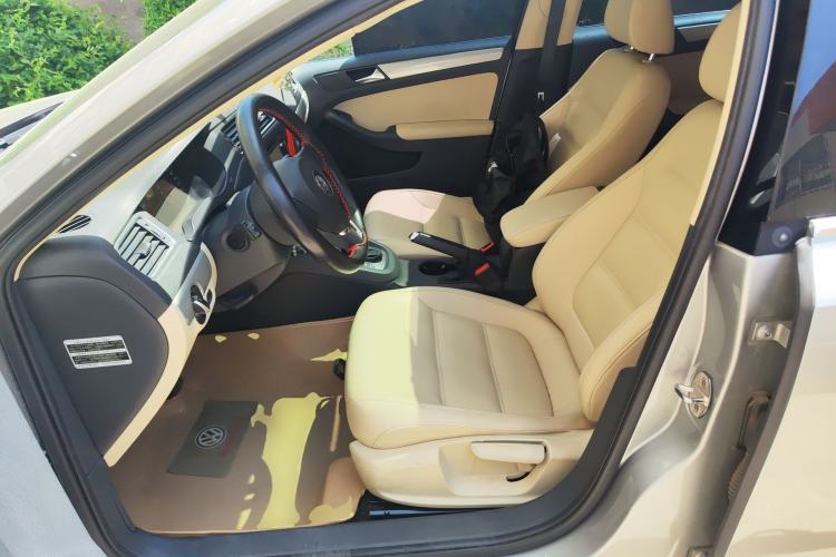 Used Volkswagen Sagitar 2012 1.6L Automatic Comfort Edition Left Front Seat