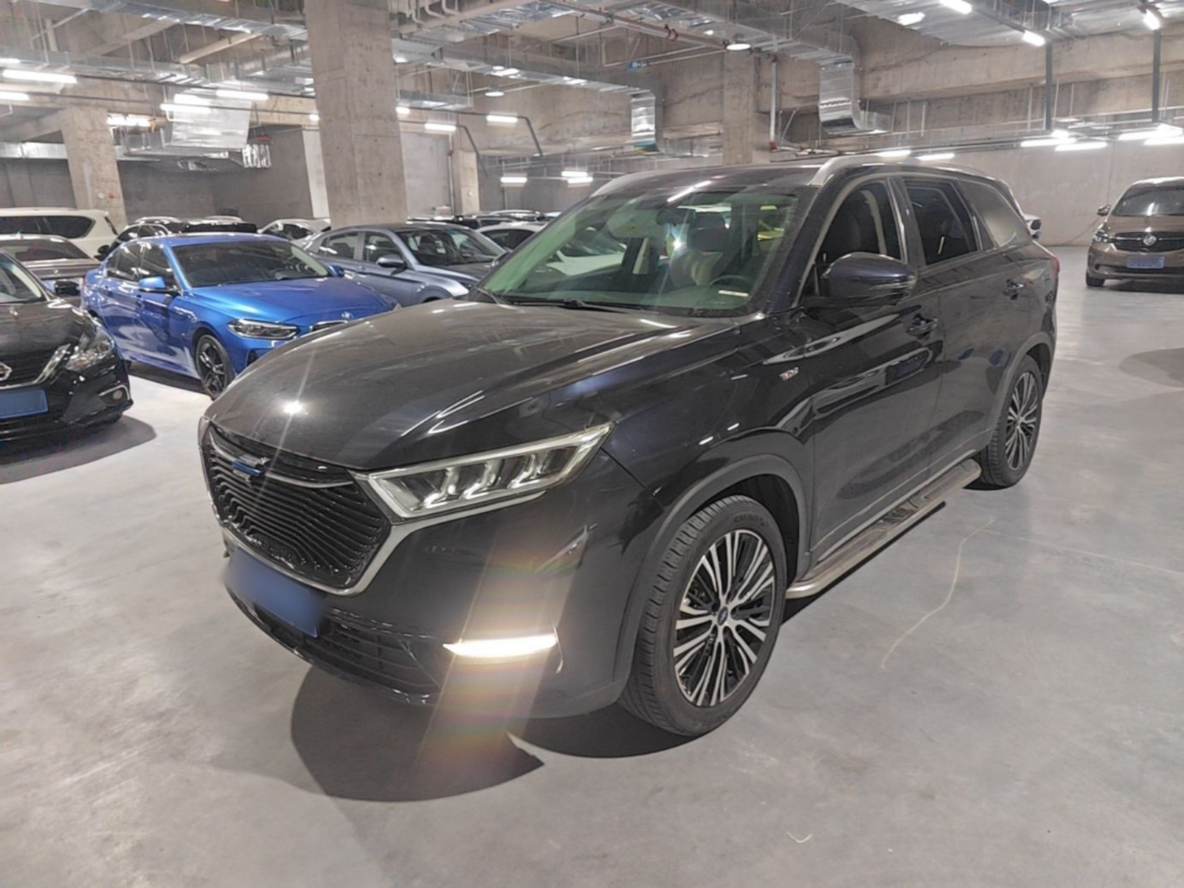 Под передней частью автомобиля