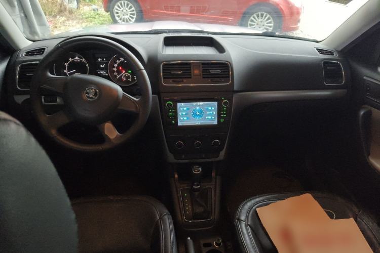 Used Skoda Yeti 2014 1.4TSI DSG Explorer Edition Center Console