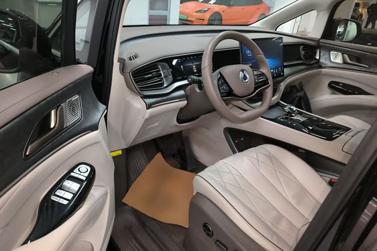 Used Denza D9 2024 DM-i 1050 Luxury Model
