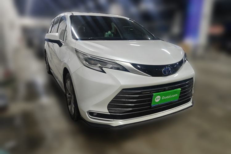 Used Toyota SIENNA 2023 2.5L Hybrid Deluxe Edition Front Right 45 Deg