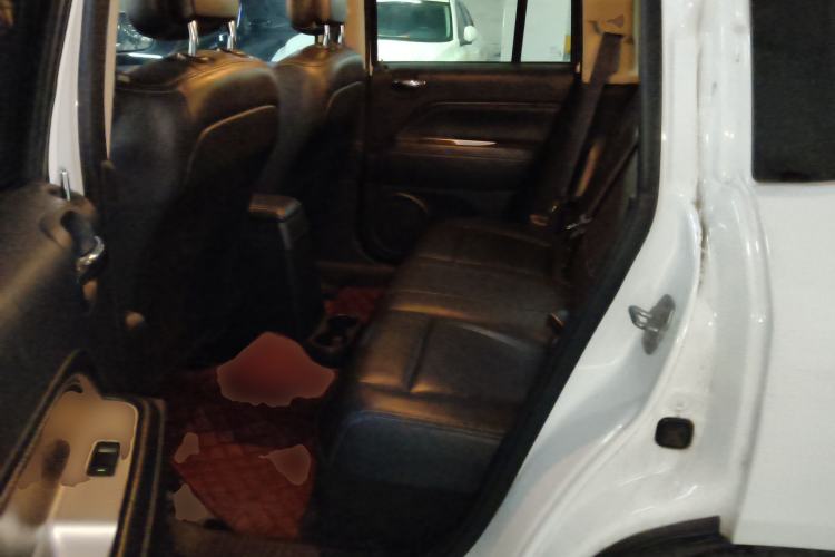 Used Jeep Compass 2014 Revised Version 2.4L Four-Wheel Drive Luxury Edition Left Rear Seat