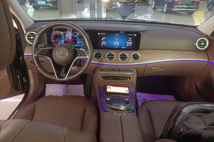 Used Mercedes-Benz E-Class New Energy 2022 Restyled E 350 e L Plug-in Hybrid Sedan Center Console