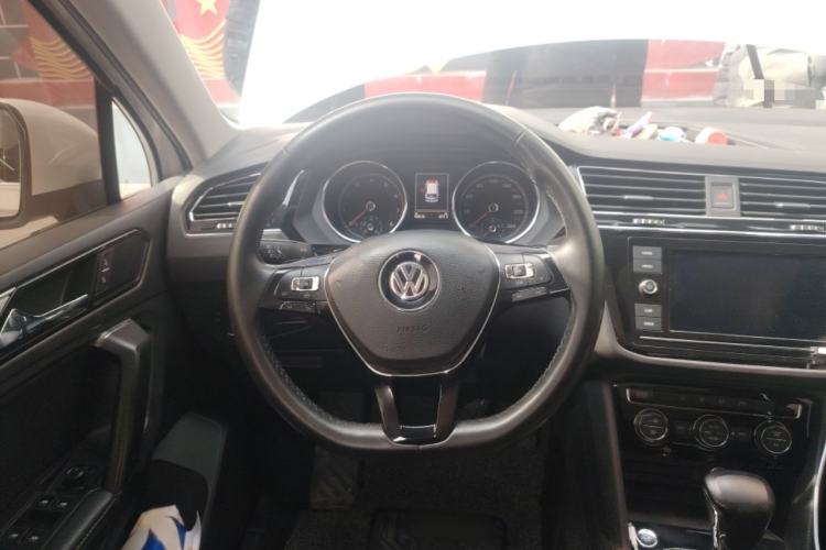 Used Volkswagen Tiguan L 2019 330TSI Automatic Two-Wheel Drive Panoramic Comfort Edition China V Standard
