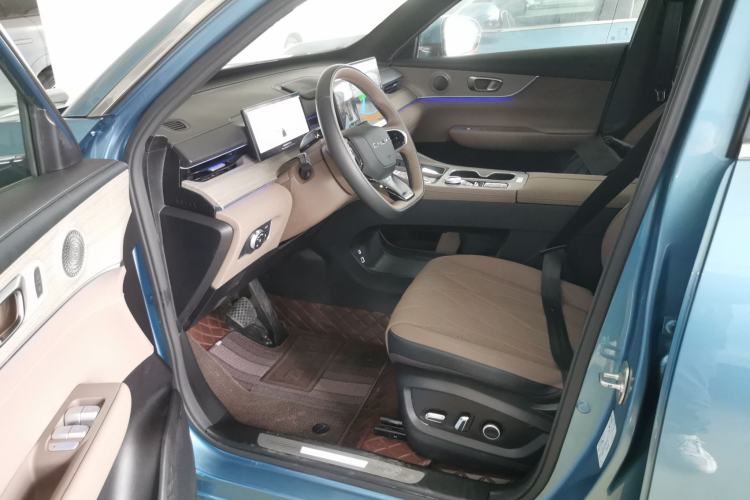 Used Chery Tiggo 8 PLUS C-DM 2025 1.5T 116 km Prestige Version 5 Seats
