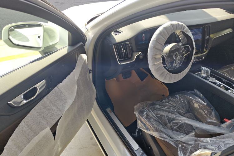 Used Volvo S60 2025 B4 Zhiyi Luxury Edition