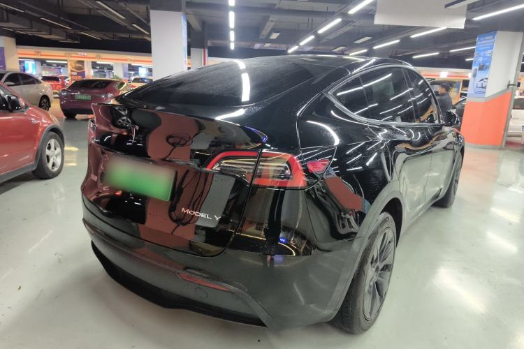 Used Tesla Model Y 2023 Long-Range All-Wheel-Drive Version