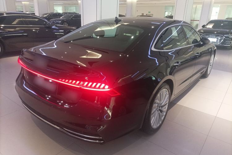 Used Audi A7L 2024 45TFSI S-line Dream-Building Edition Flow Crystal Package Rear Right 45 Deg
