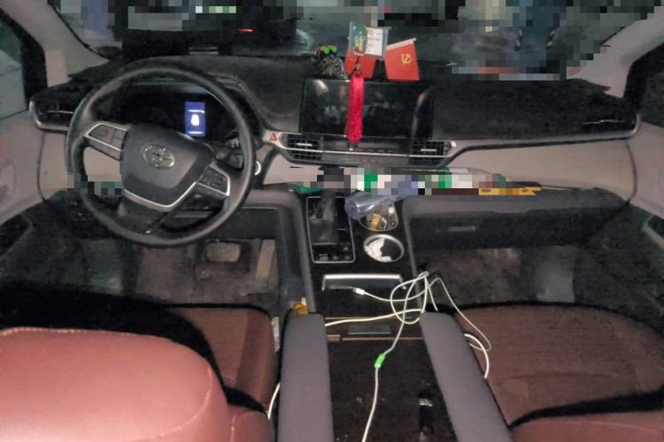 Used Toyota SIENNA 2024 2.5L Hybrid Comfort Edition Center Console