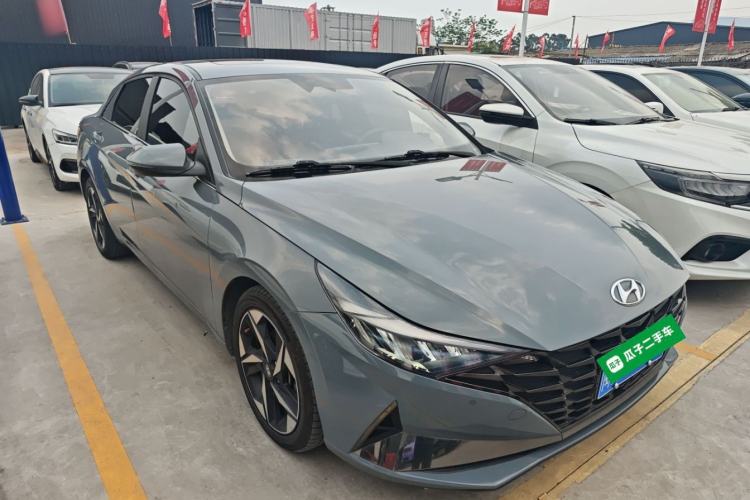 Used Hyundai Elantra 2021 1.5L CVT LUX Prestige Edition Front Right 45 Deg