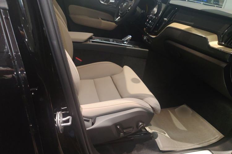 Used Volvo XC60 2026 B5 4x4 Smart Luxury Edition