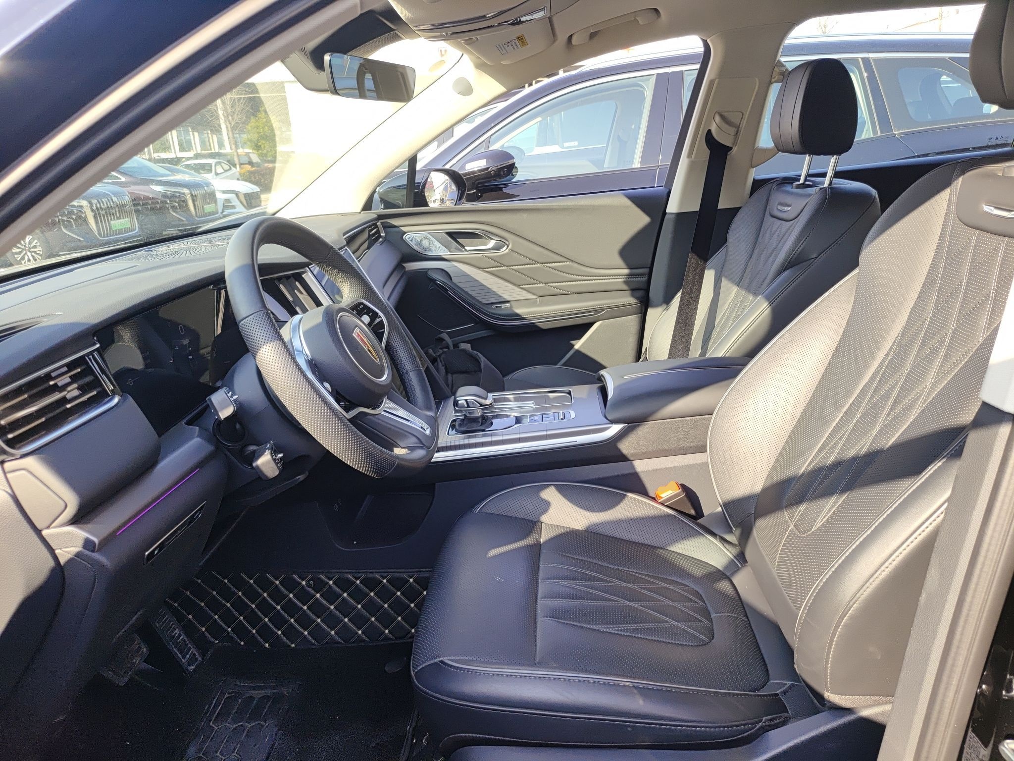 المقاعد الأمامية داخل السيارة