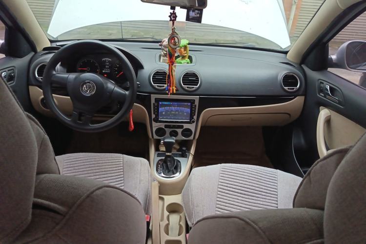 Used Volkswagen Lavida 2011 1.6L Automatic PinYou Edition Center Console