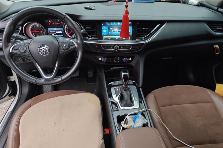 Used Buick Regal 2019 20T Elite Version China VI Standard Center Console