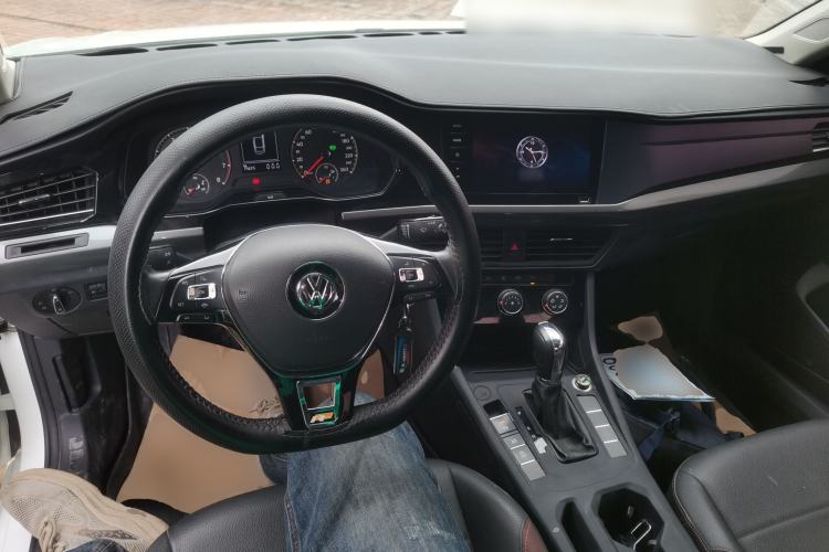 Used Volkswagen Bora 2020 1.5L Automatic Comfort Model Center Console