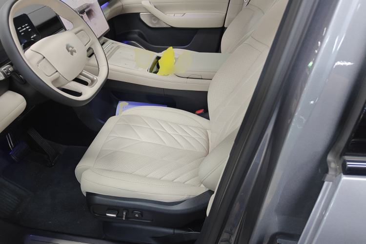 Used Nio ES6 2025 75 kWh Left Front Seat
