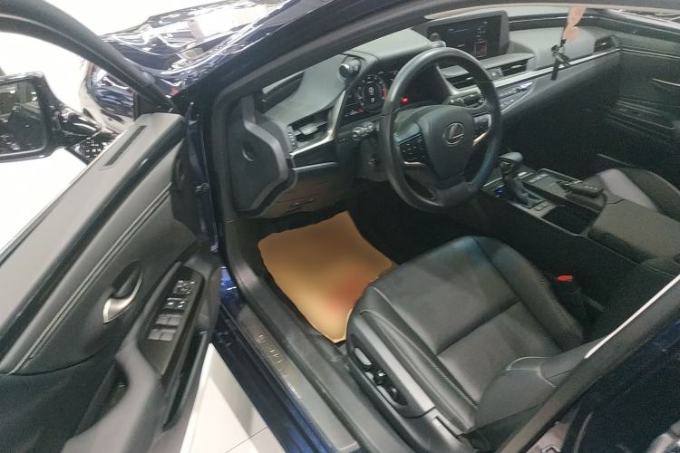 Used Lexus ES 2020 200 Excellence Edition
