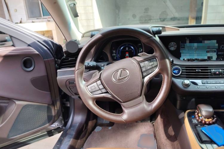 Used Lexus LS 2018 500h Excellence Edition China VI standard