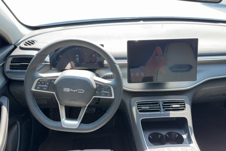 Used BYD Destroyer 05 2024 HONOR Edition DM-i 55KM Luxury Model Center Console