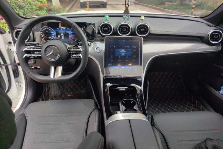 Used Mercedes-Benz C-Class 2023 Second Facelift C 260 L Center Console