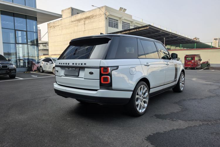 Used Land Rover Range Rover 2022 3.0 L6 400 PS Classic Extended Version