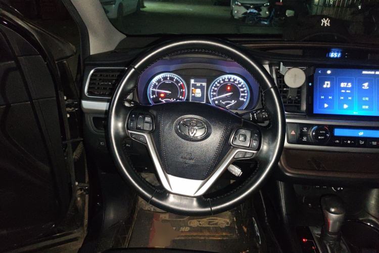 Used Toyota Highlander 2018 2.0T Four-Wheel Drive Prestige Version 7 Seats China VI Standard Steering Wheel
