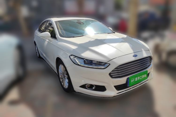 Used Ford Mondeo 2013 2.0L GTDi 200 Luxury Model Front Right 45 Deg