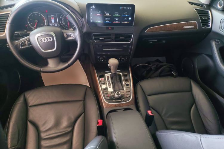 Used Audi Q5 2010 3.2 FSI Sport Edition Center Console