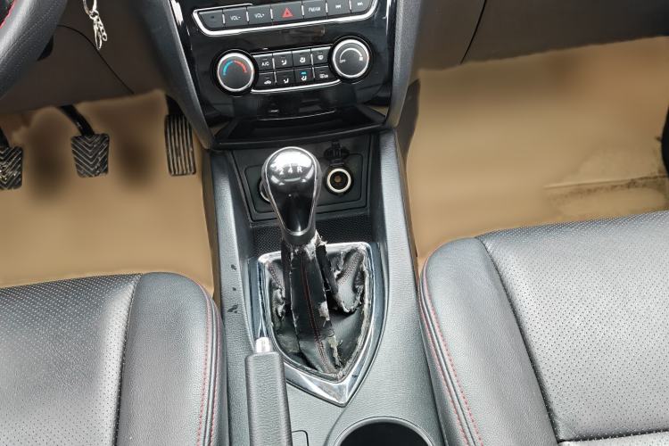 Used CHANGAN KAICHENG Oushang A600 2016 1.5L Manual Luxury 7-Seater Gear Lever