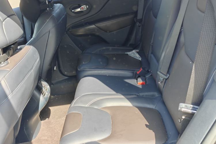 Used Jeep Cherokee 2020 2.0L Two-Wheel Drive Classic Sports Edition
